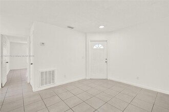 941 SW 7th Ct, Unit 01-931 in Florida City, FL - Building Photo - Building Photo