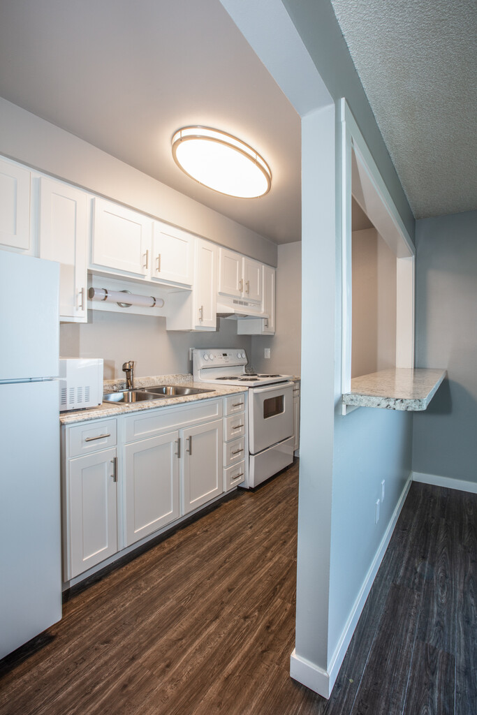 Broadmoor Apartments in Spokane, WA | ApartmentHomeLiving.com