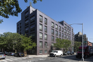 80 Metropolitan Ave in Brooklyn, NY - Foto de edificio - Building Photo