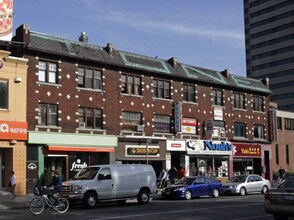 320-326 Bloor St W in Toronto, ON - Building Photo - Building Photo