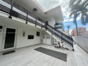 1629 SW 3rd St, Unit 2 in Miami, FL - Building Photo - Building Photo