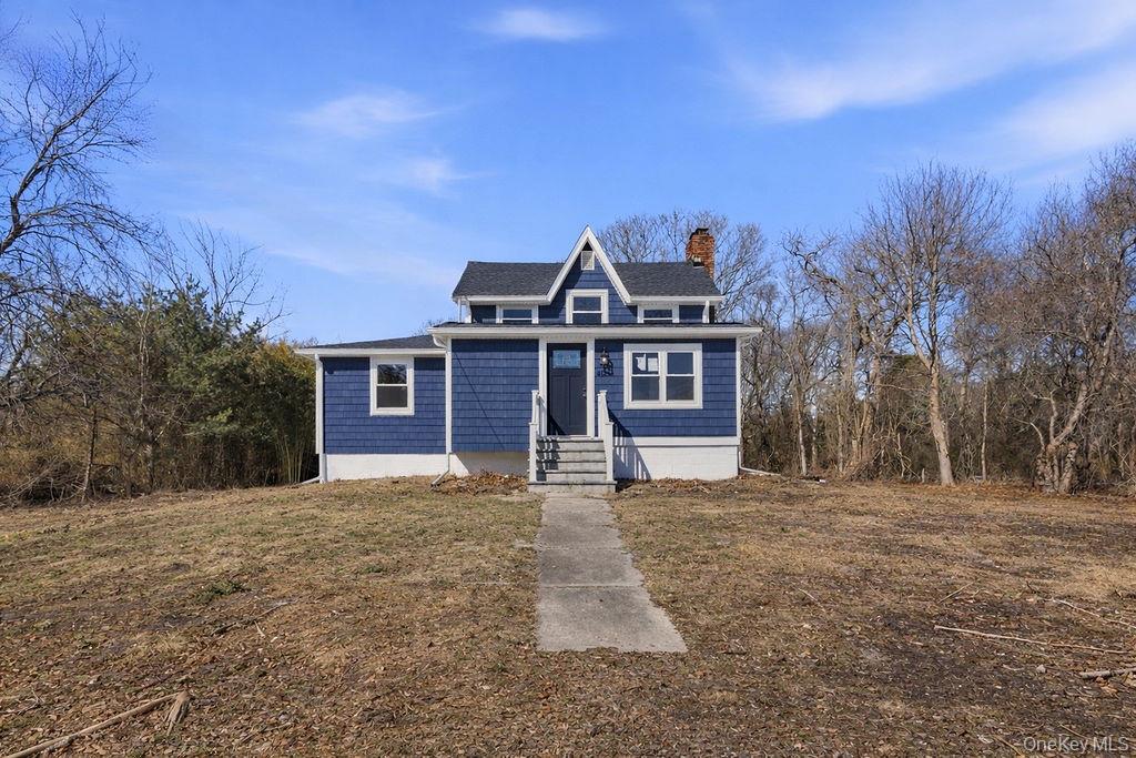 452 Montauk Hwy in East Quogue, NY - Building Photo