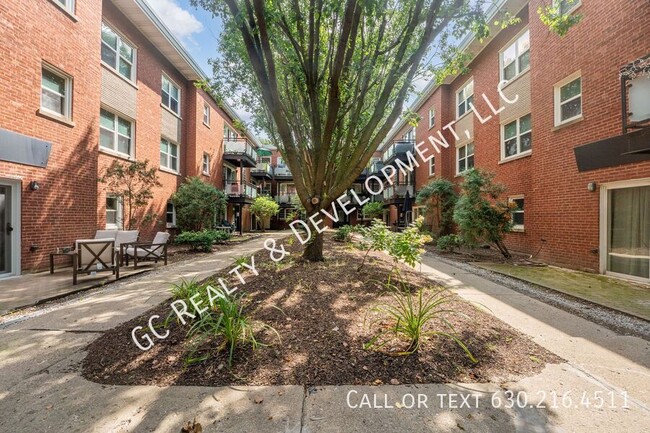 property at 6429 N Damen Ave