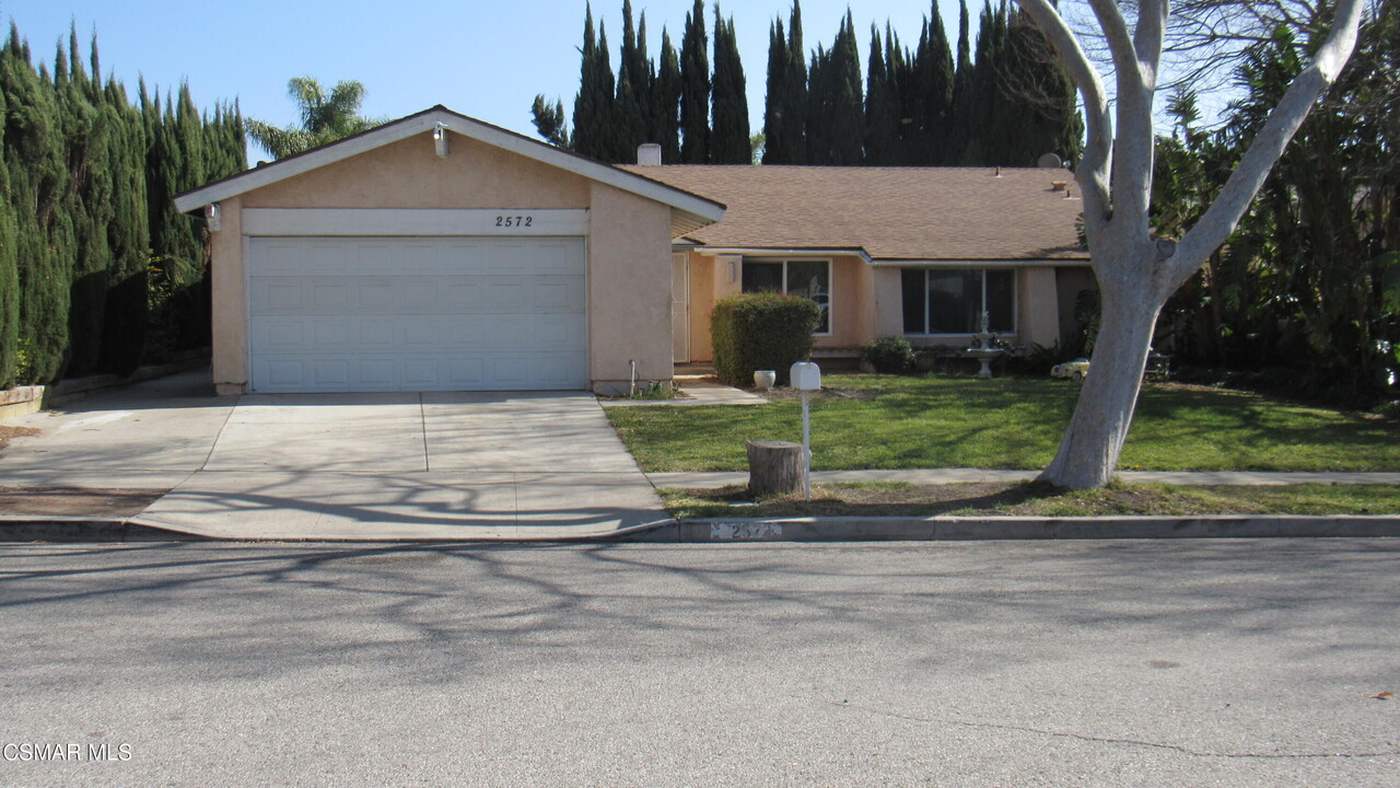 2572 Parkdale Ave in Simi Valley, CA - Building Photo