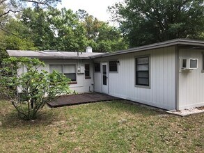 610 NW 36th Terrace in Gainesville, FL - Foto de edificio - Building Photo