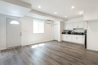 1315 S Catalina St in Los Angeles, CA - Building Photo - Interior Photo