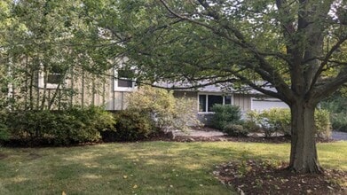 16351 Petro Dr in Mishawaka, IN - Foto de edificio - Building Photo