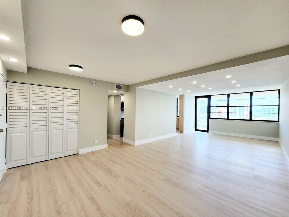 250 174th St, Unit 1618 in Sunny Isles Beach, FL - Building Photo
