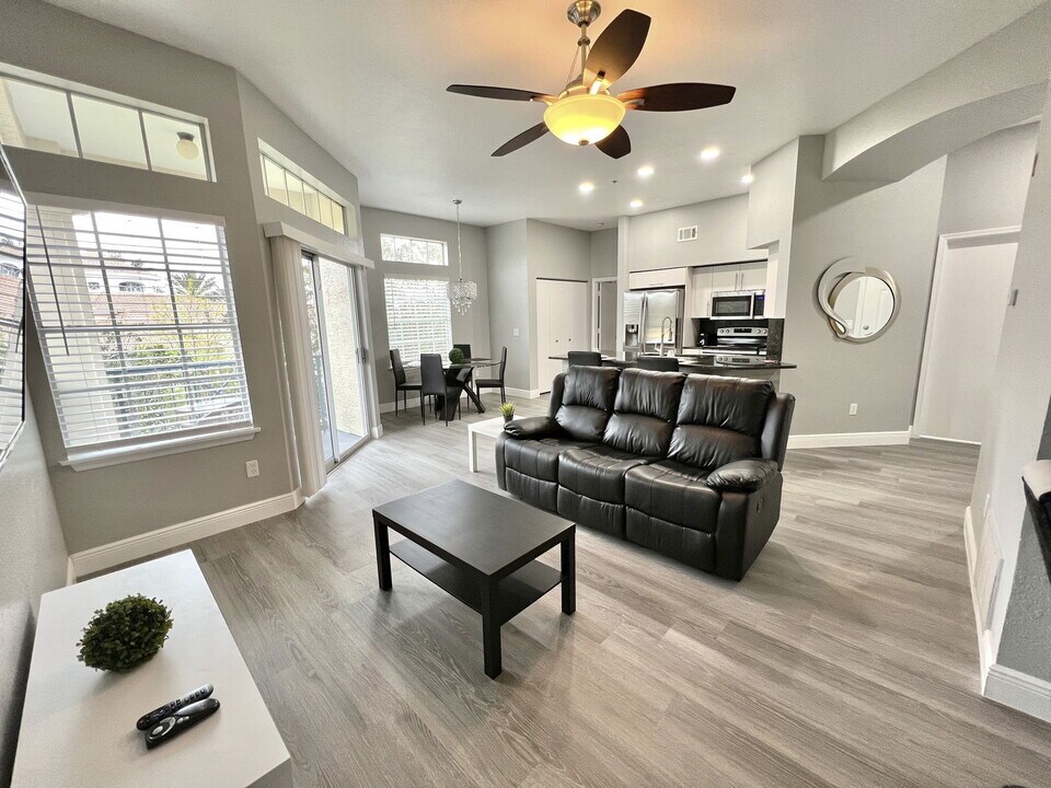7340 Westpointe Blvd in Orlando, FL - Foto de edificio
