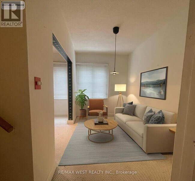 1813 Gerrard St E in Toronto, ON - Building Photo - Building Photo