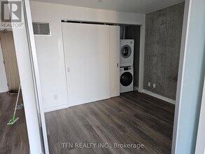 111 Bathurst St in Toronto, ON - Building Photo - Building Photo