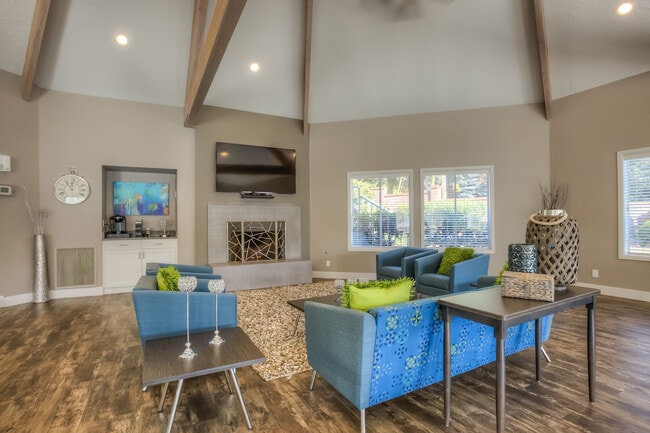 Oak Hill Apartments in Portland, OR - Foto de edificio - Building Photo