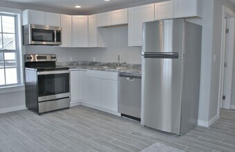 115 Gleason St in Thomaston, ME - Building Photo - Building Photo