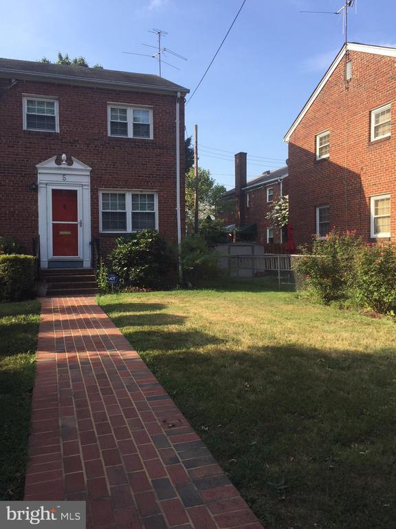 property at 5 E Alexandria Ave
