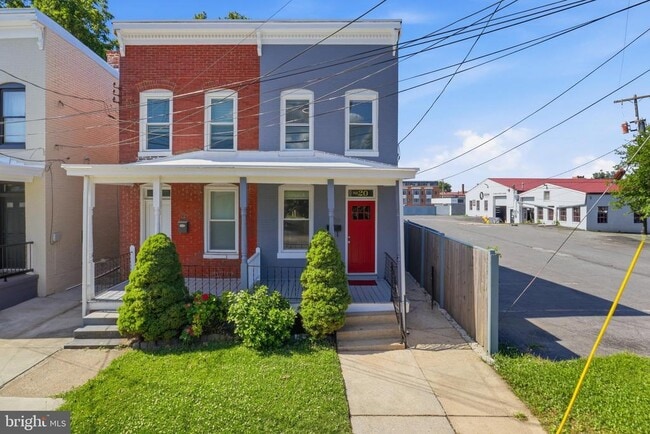 property at 20 E 7th St