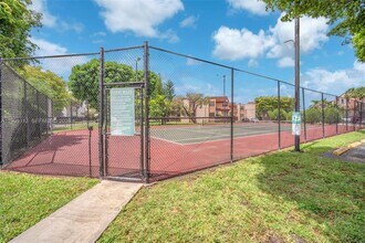 685 W Park Dr in Miami, FL - Building Photo - Building Photo