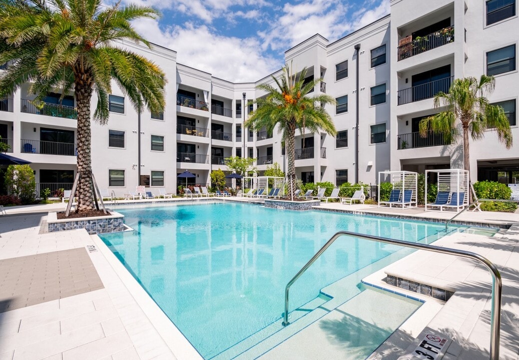 West End at City Walk in Ft. Myers, FL - Foto de edificio