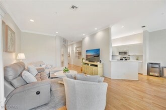 400 L'Ambiance Cir in Naples, FL - Building Photo - Building Photo