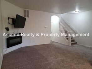 2529 NW Rogue Valley Terrace in Beaverton, OR - Building Photo - Building Photo