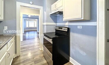 2215 E Gregory Blvd in Kansas City, MO - Building Photo - Building Photo