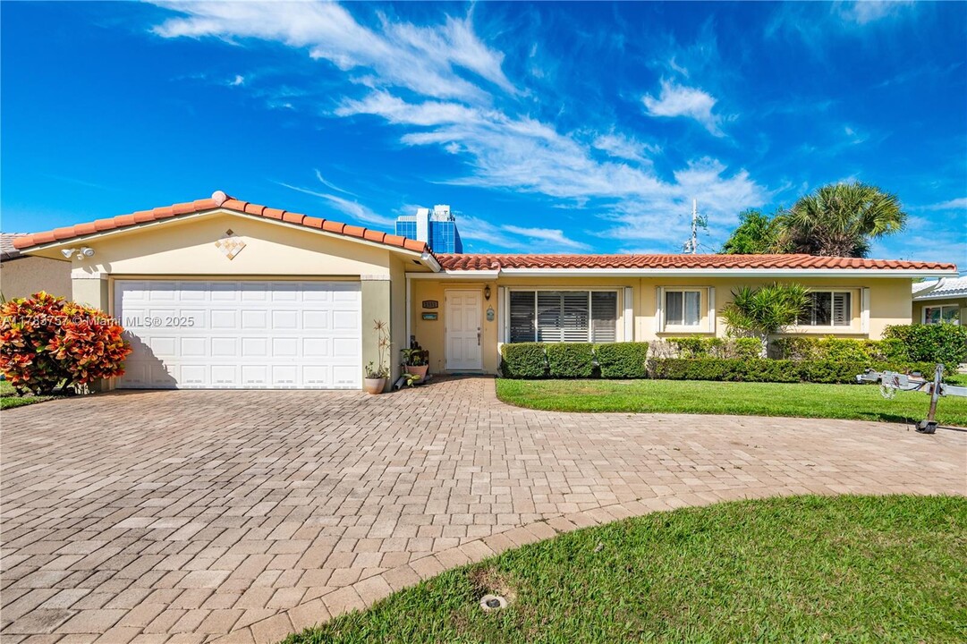 1551 SE 24th Ave in Pompano Beach, FL - Foto de edificio