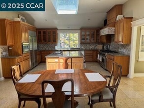 102 Overhill Rd in Orinda, CA - Building Photo - Building Photo