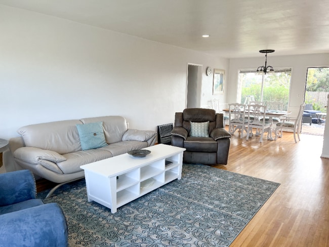 388 Paseo De Gracia in Redondo Beach, CA - Foto de edificio - Building Photo