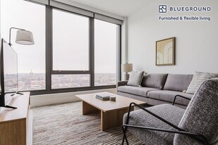 1035 W Van Buren St in Chicago, IL - Building Photo