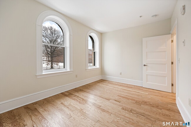 1355 Main St in Hartford, CT - Building Photo - Building Photo