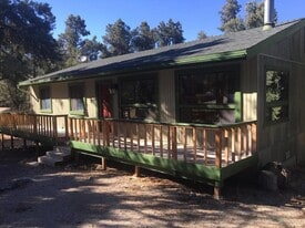 2704 Tirol Dr in Frazier Park, CA - Building Photo