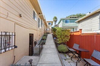 2033 High St in Oakland, CA - Building Photo - Building Photo