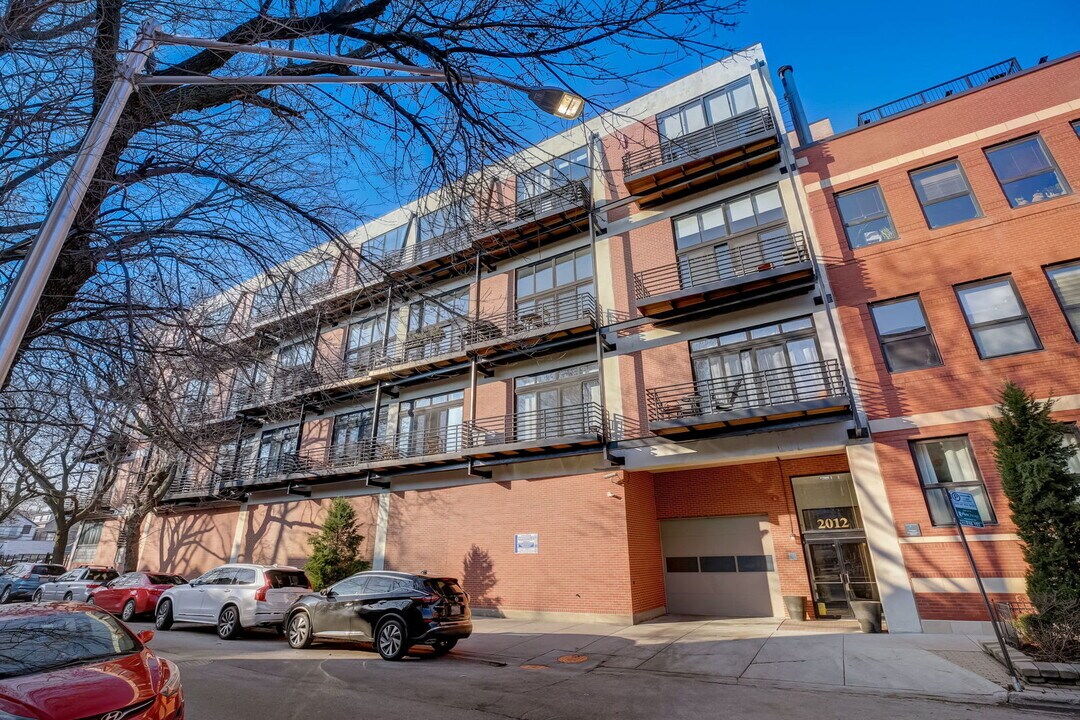 2012 W St Paul Ave in Chicago, IL - Building Photo
