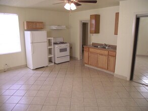 3621 Taylor Unit C in El Paso, TX - Building Photo - Building Photo