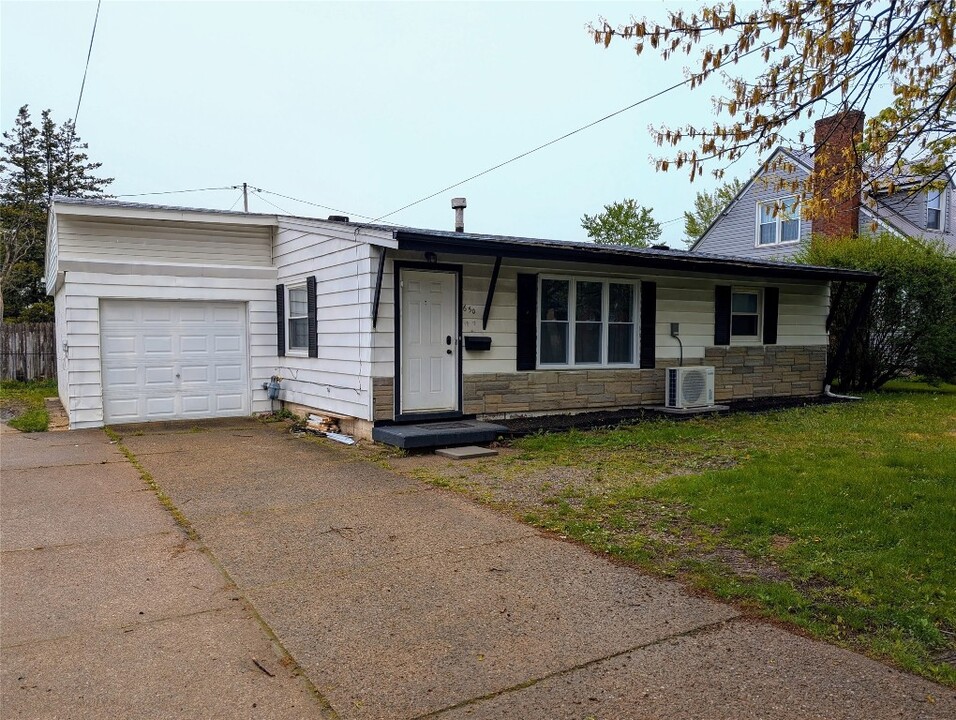 650 E 38th St in Erie, PA - Building Photo
