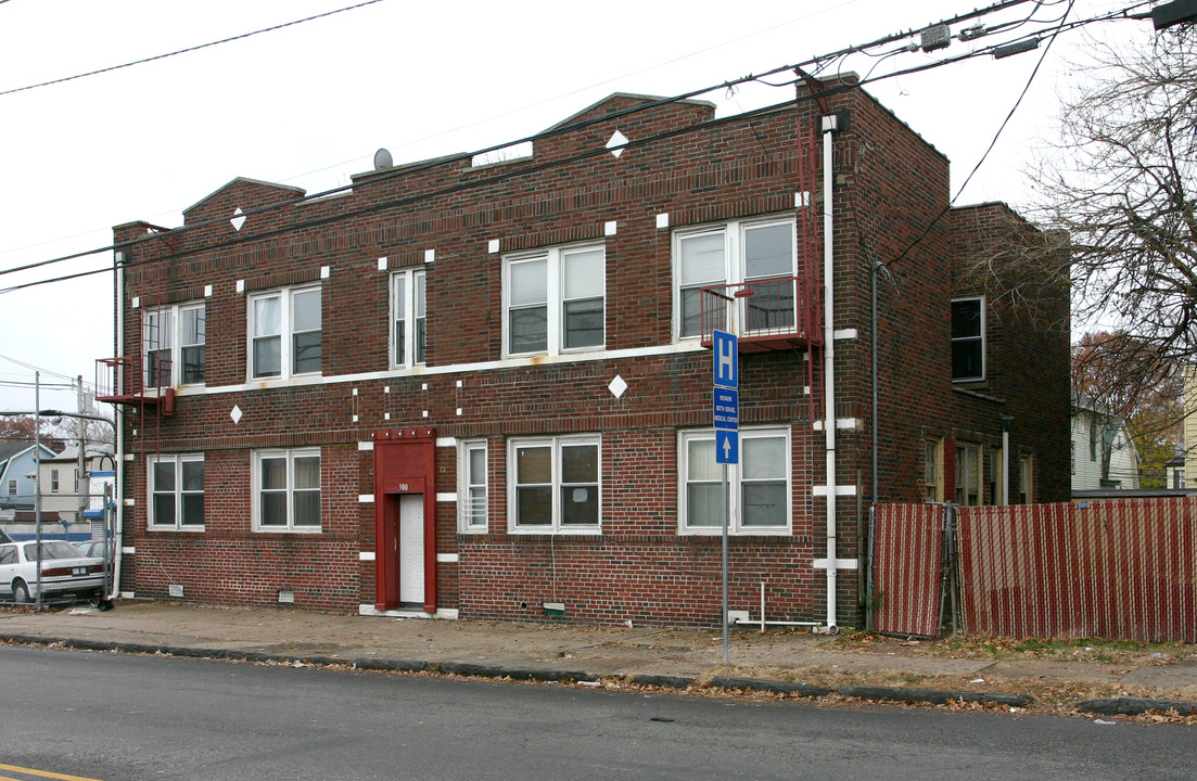 300 Lyons Ave in Newark, NJ - Building Photo