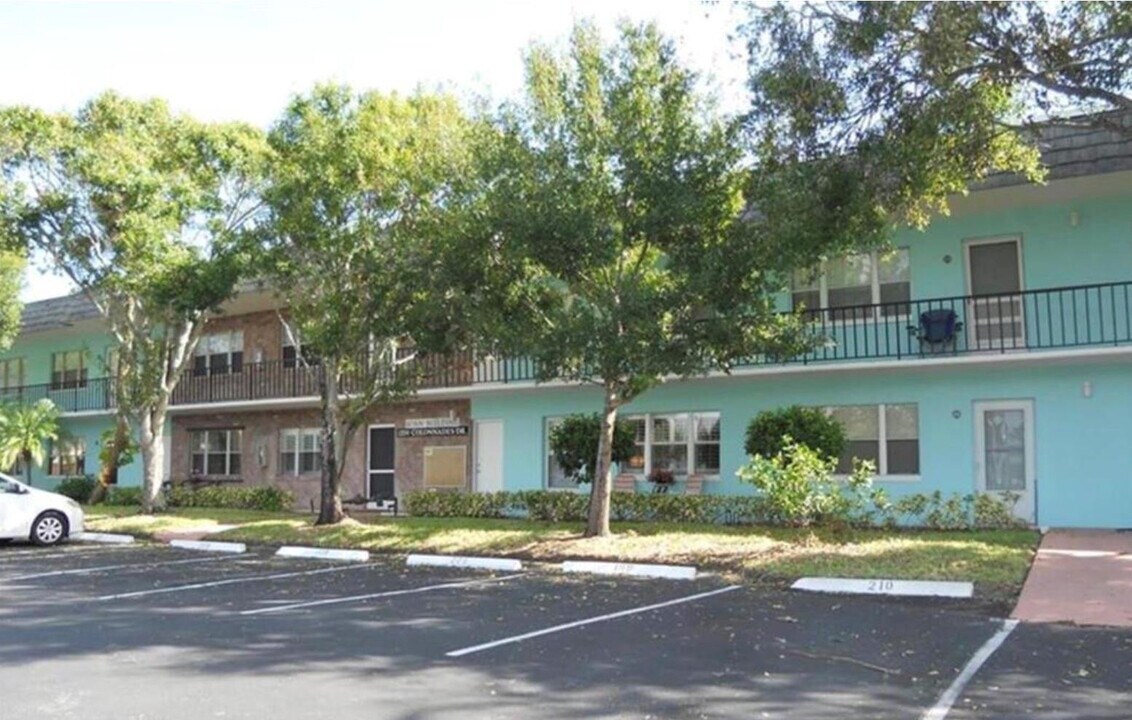 1200 Colonnades Dr in Fort Pierce, FL - Building Photo