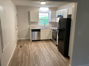 1407 Knob Creek Rd in Johnson City, TN - Building Photo - Building Photo
