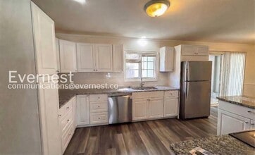 7701 W 95th Terrace in Overland Park, KS - Foto de edificio - Building Photo