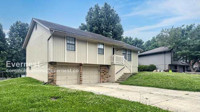 property at 512 SE Silver Ln