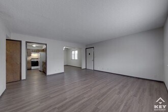 Pheasant Run Apartments in Wichita, KS - Foto de edificio - Building Photo