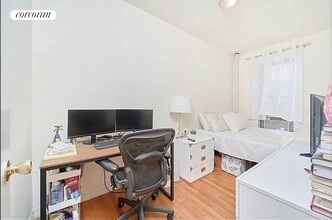 19 Commerce St in New York, NY - Building Photo - Building Photo