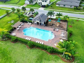 808 Old Country Rd S E in Palm Bay, FL - Building Photo - Building Photo