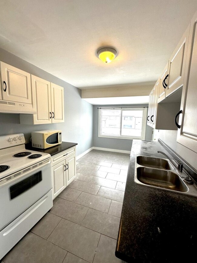 property at 20 Hawk St