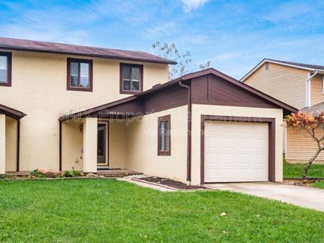 8237 Goldsmith Dr in Reynoldsburg, OH - Building Photo - Building Photo