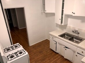 926 E Imperial Ave, Unit 5 in El Segundo, CA - Building Photo - Building Photo