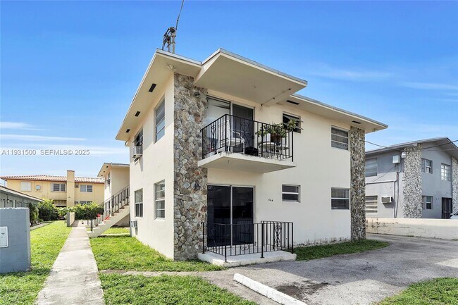 644 SW 10th St in Miami, FL - Building Photo - Building Photo