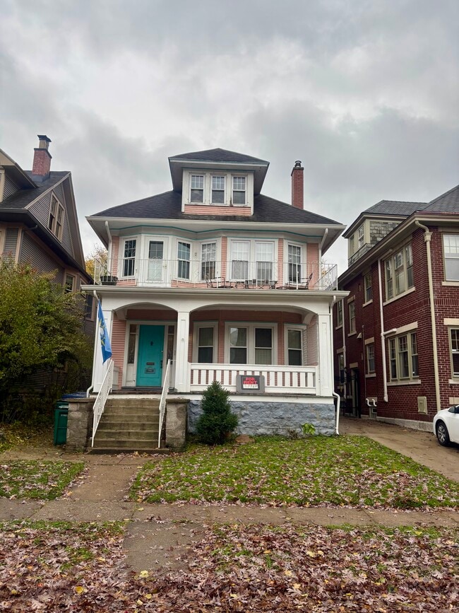 783 Potomac Ave, Unit Lower unit