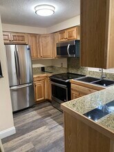 335 SW 1st St, Unit 3 in Warrenton, OR - Building Photo - Building Photo