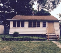 302 Oakview Ave in Joliet, IL - Building Photo