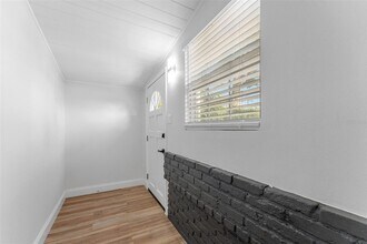 8703 Driftwood Dr in Tampa, FL - Building Photo - Building Photo